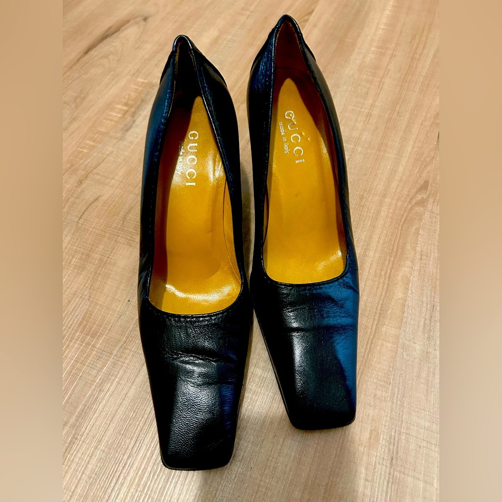 Gucci Black Leather Heels with Classic Design